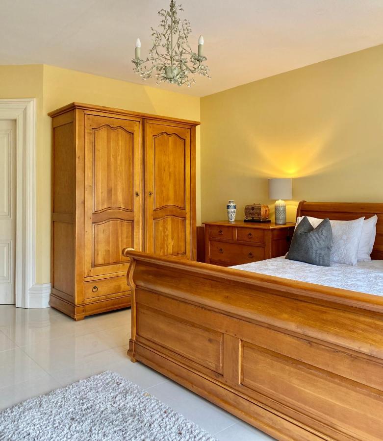 Bailey's Court, Guest * Portadown